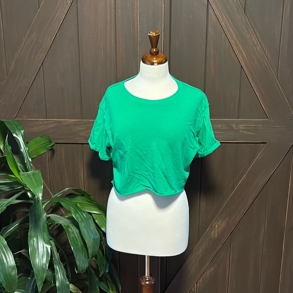 Forever 21 Medium green cropped Tshirt